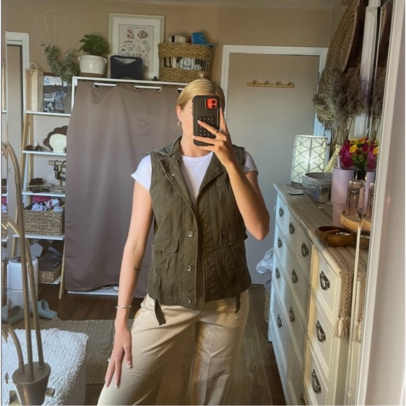 Arizona army green utility vest hood is removable - Picture 7 of 14